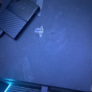 PS4 1tb of storage come with 2 controllers one charger n call of duty